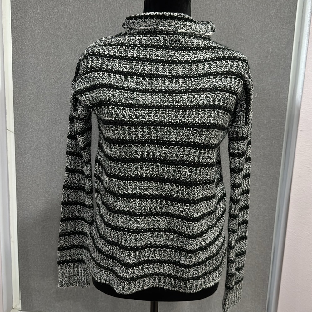 Turtle neck sweater